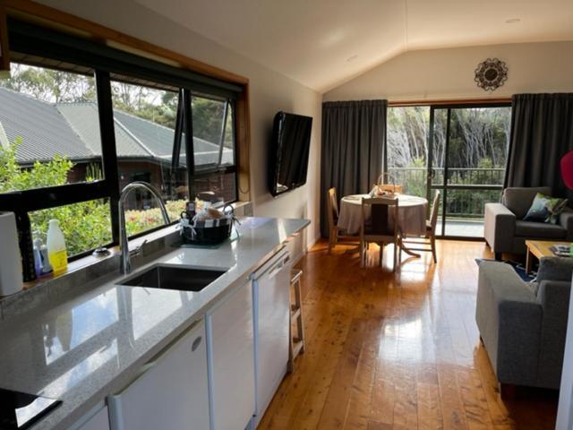 וויטיאנגה Treetops Cottage At The Castle מראה חיצוני תמונה
